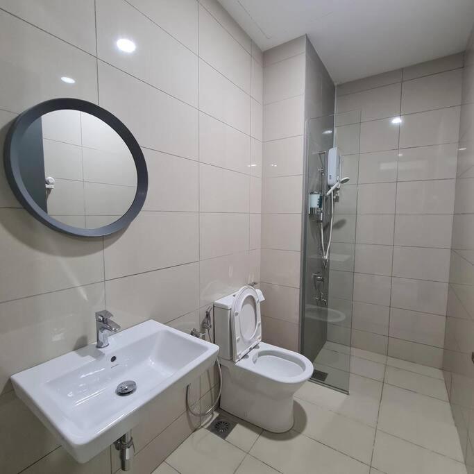 Pangsapuri Paradigm 3 Bedrooms Above Paradigm Mall For 8 Pax By Gdragon Johor Bahru