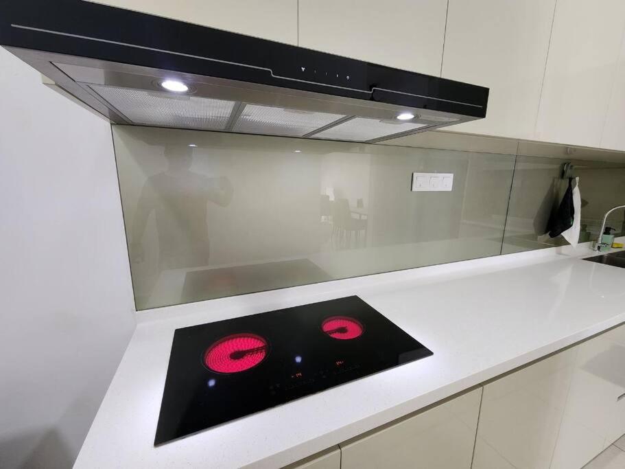 Pangsapuri Paradigm 3 Bedrooms Above Paradigm Mall For 8 Pax By Gdragon Johor Bahru