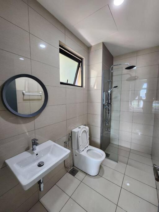 Pangsapuri Paradigm 3 Bedrooms Above Paradigm Mall For 8 Pax By Gdragon