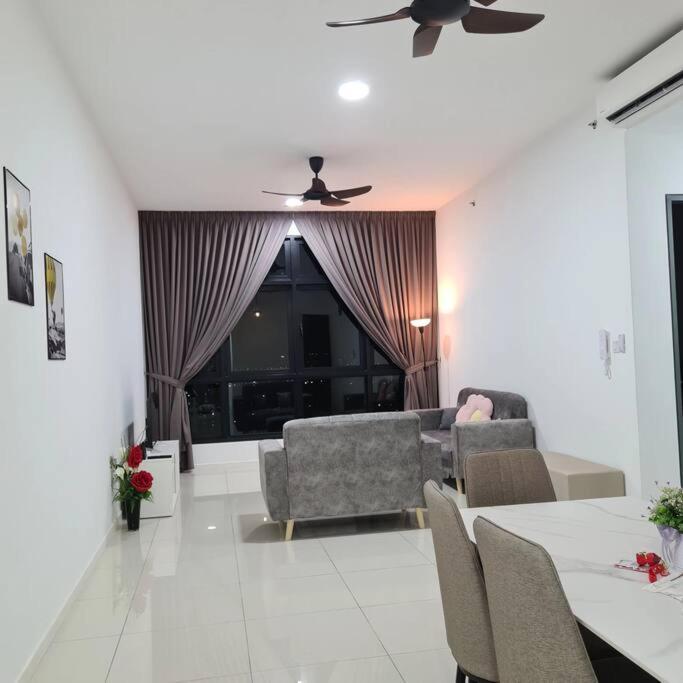 Paradigm 3 Bedrooms Above Paradigm Mall For 8 Pax By Gdragon Pangsapuri *